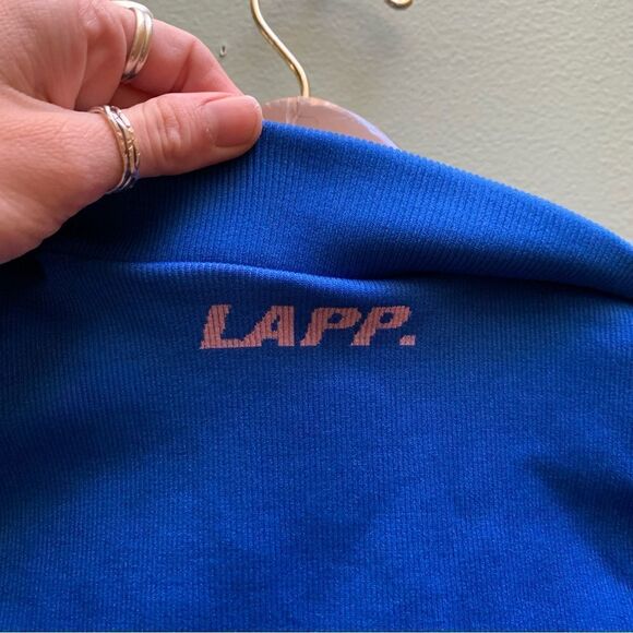 LAPP. 1/4 Zip Crop contour sports top size medium - Picture 5 of 5